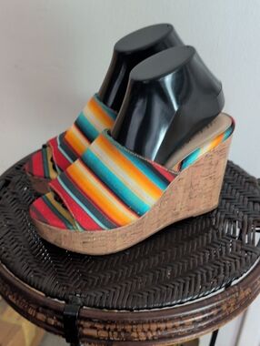 Ariat UNBRIDLED LAYLA Serape Print Multi-Stripe Wedge Platform Sandal Women Sz 8